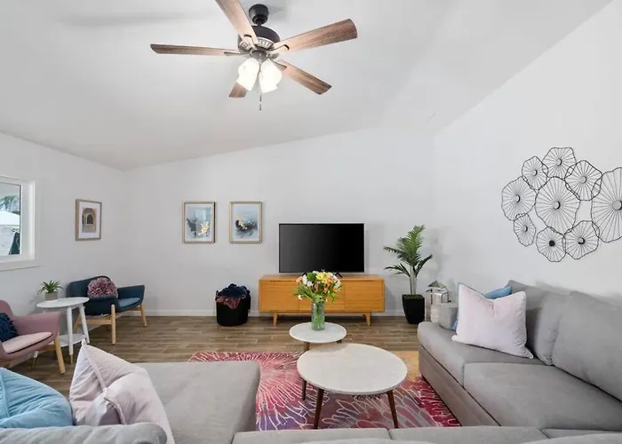 Fab Phx Getaway W/ Pool & Fire Pit Holiday home Phoenix