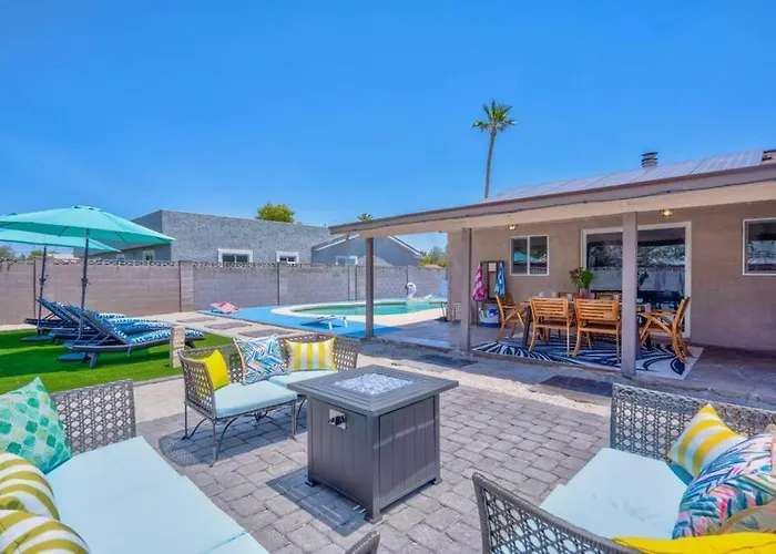 Holiday home Fab Phx Getaway W/ Pool & Fire Pit *