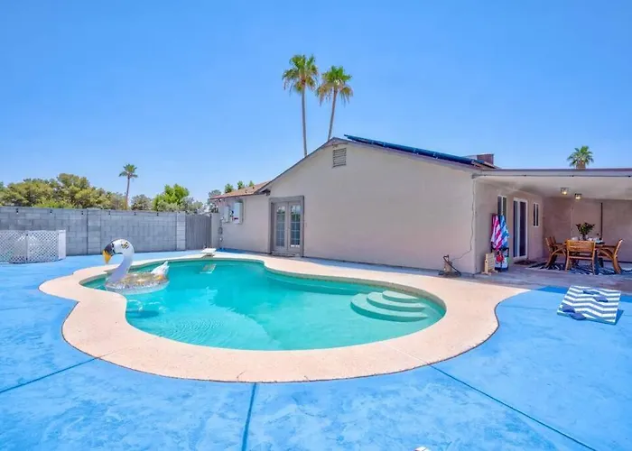 Fab Phx Getaway W/ Pool & Fire Pit Holiday home Phoenix